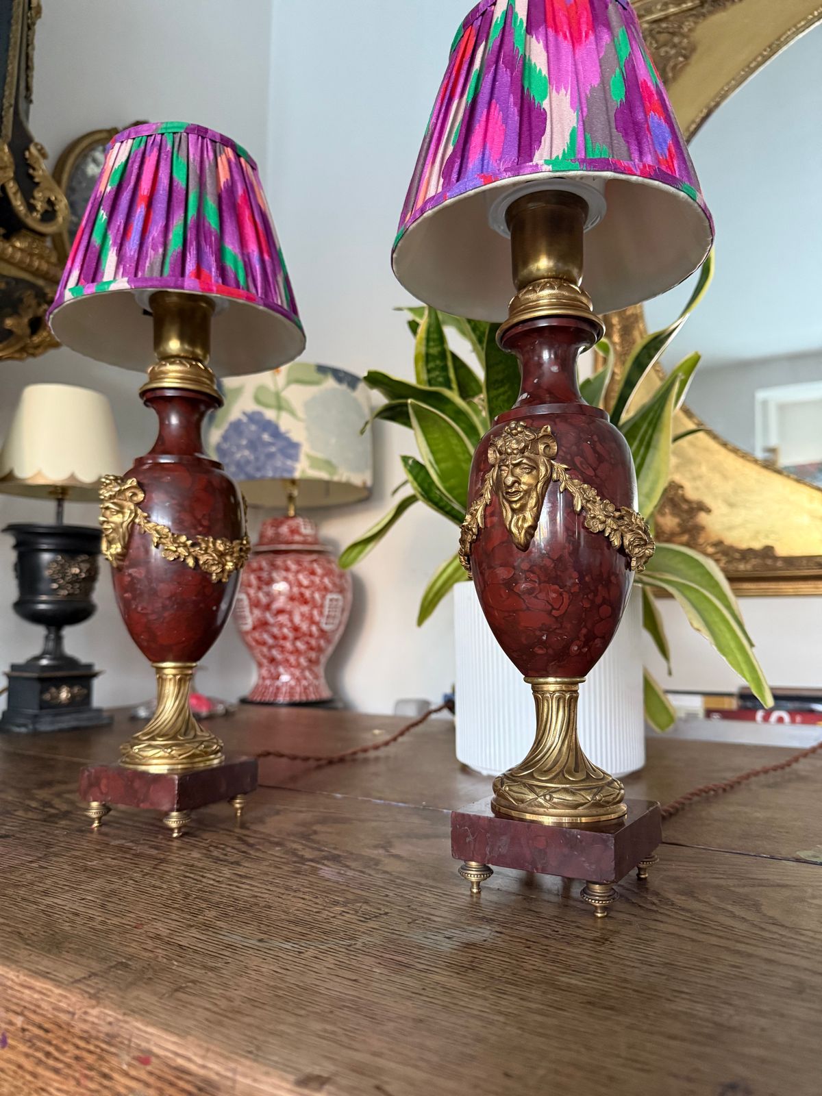 photo furniture Pair Of French Red Marble And Brass Lights Table Lamps