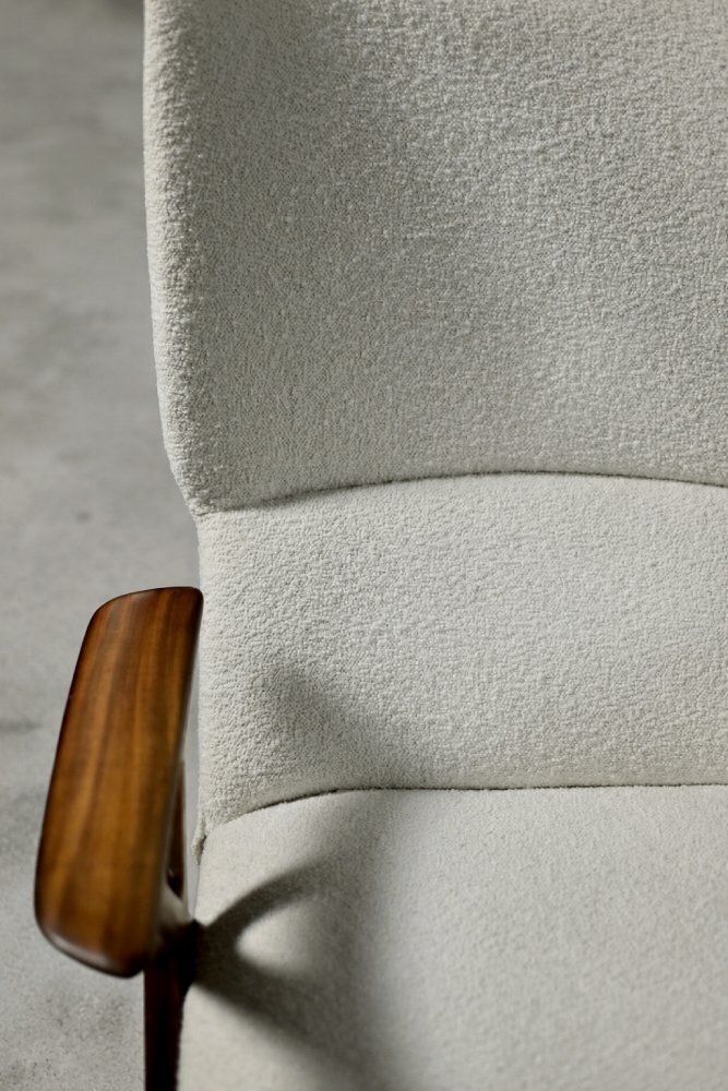 photo buy Mid-Century Noorse Modern Teakhouten Lounge Fauteuil met Witte Bouclé Bekleding, jaren 1960