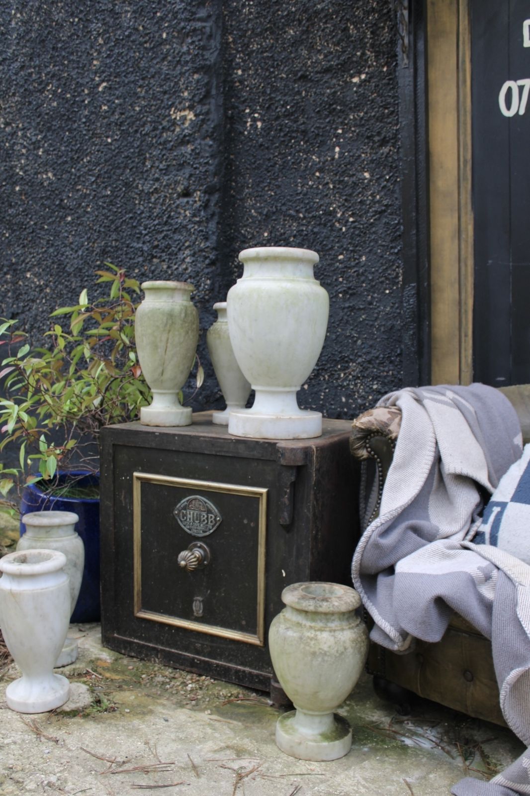 Single Vintage Italian Marble Urn Weathered Vase Planter Ornament Centre Piece photo furniture