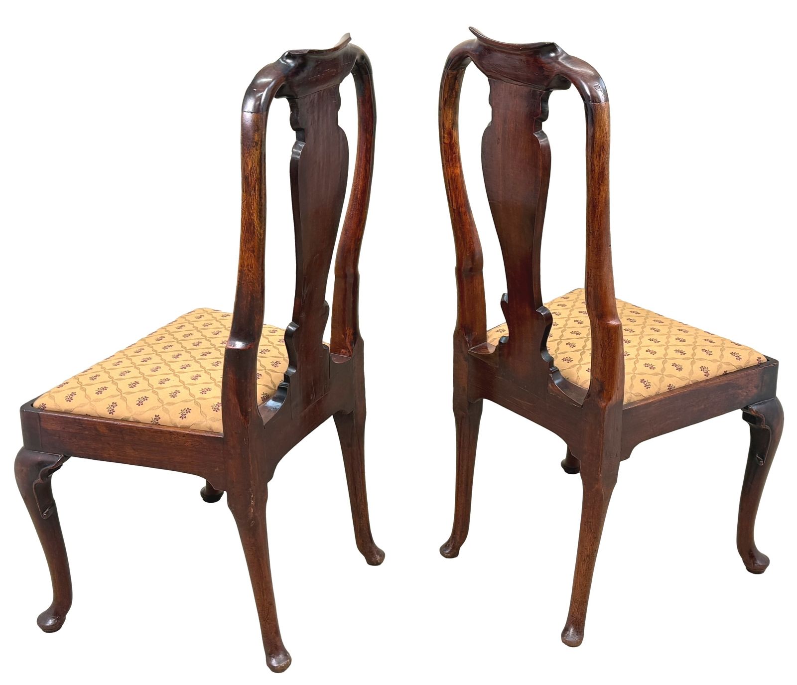photo furniture Early 18th Century Queen Anne Set Of Six Walnut Dining Chairs (England, Circa 1710)