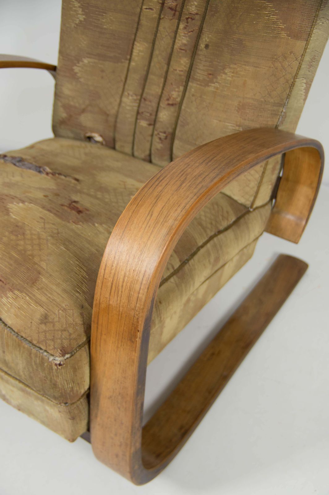 photo for sale Tank fauteuil van Miroslav Navrátil, gelamineerd gebogen hout, jaren 1930