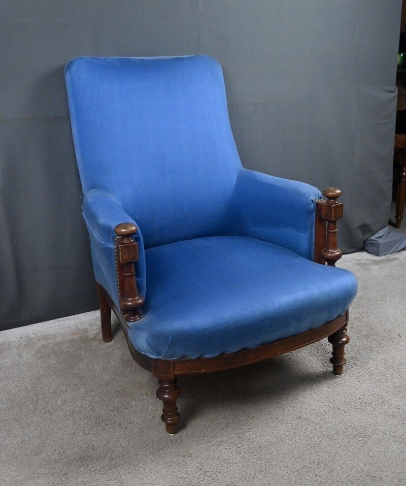 photo furniture Walnut Bergère Armchair – Early 20th Century