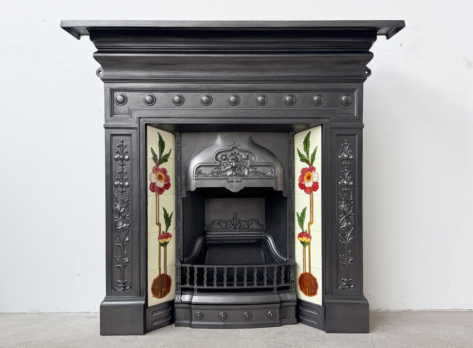 photo vintage Edwardian Cast Iron Tiled Fireplace Circa 1902. Large Antique Reclaimed Restored