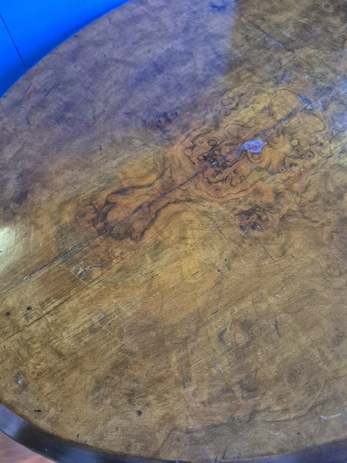 photo vinterior Fabulous Quality Early Victorian Burr Walnut Quater Veneered Oval Top Lamp Table