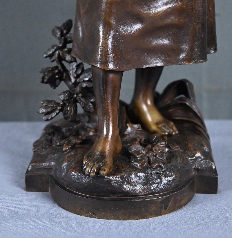photo furniture Bronze "Young Girl With A Basket" Signed E. Bouret – Late 19th Century