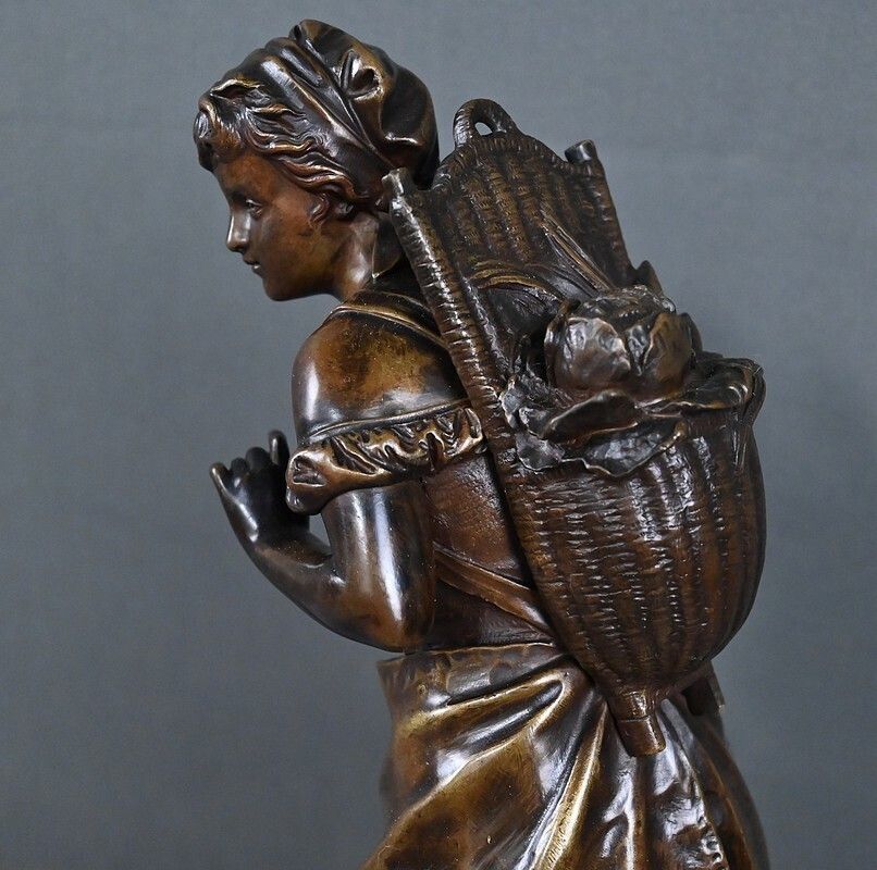 photo vintage Bronze "Young Girl With A Basket" Signed E. Bouret – Late 19th Century
