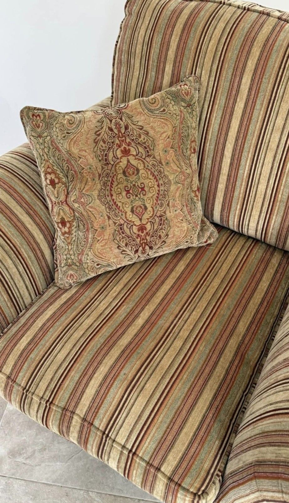 Vintage Comfy Parker Knoll Club Chair Delivery Available 0335. photo 920.0