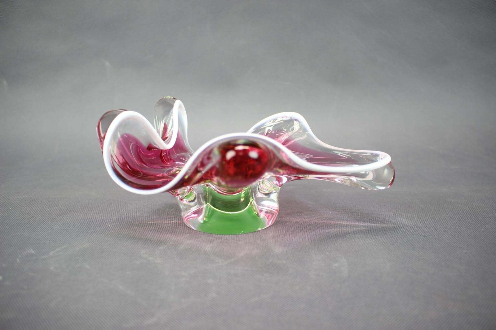 Mid-Century Tsjechische roze en groene kunstglazen schaal van Josef Hospodka photo for sale