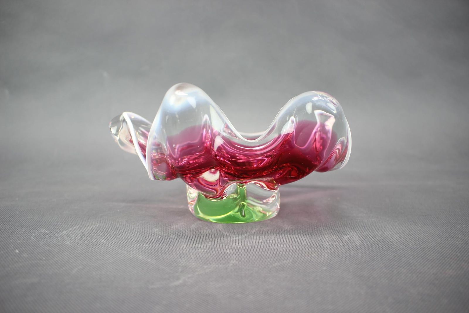 Coupe en verre d'art rose et vert, mid-century, par Josef Hospodka, Tchécoslovaquie photo Décoration