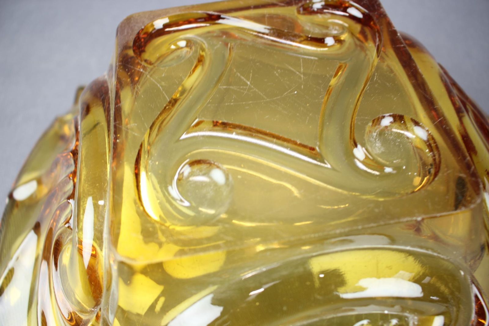 Mid-Century Tsjechische Amber Geperst Glas Decoratieve Schaal, jaren 1960 photo buy