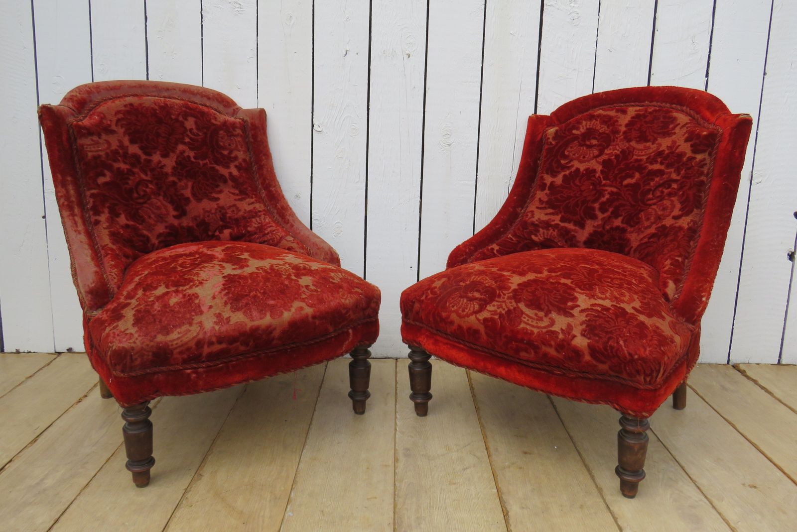 photo furniture Pair Of Antique Napoleon III Slipper Chairs