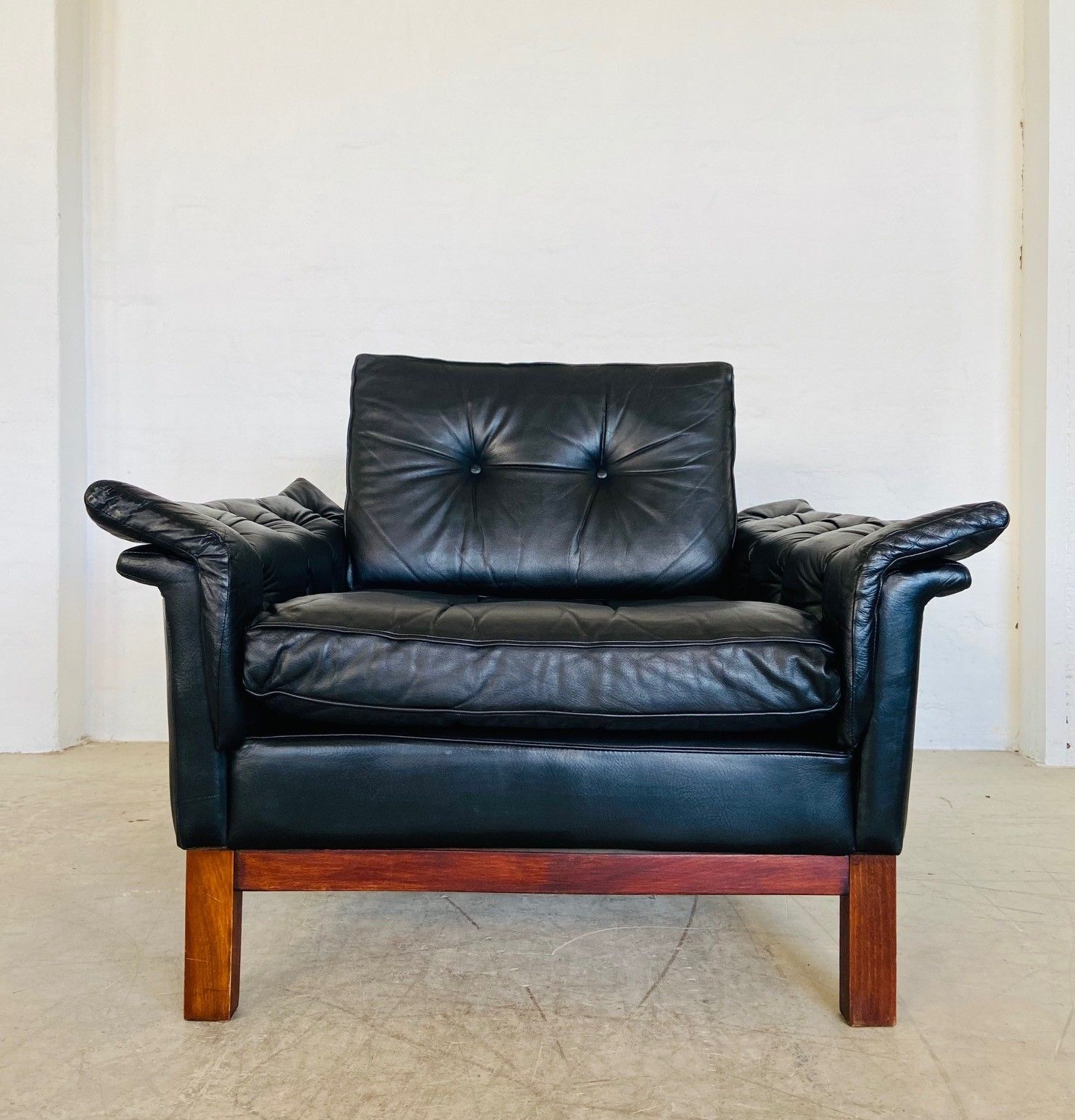 Vintage Danish Mid Century Black Buttoned Leather  Lounge Chair 1970,S photo furniture