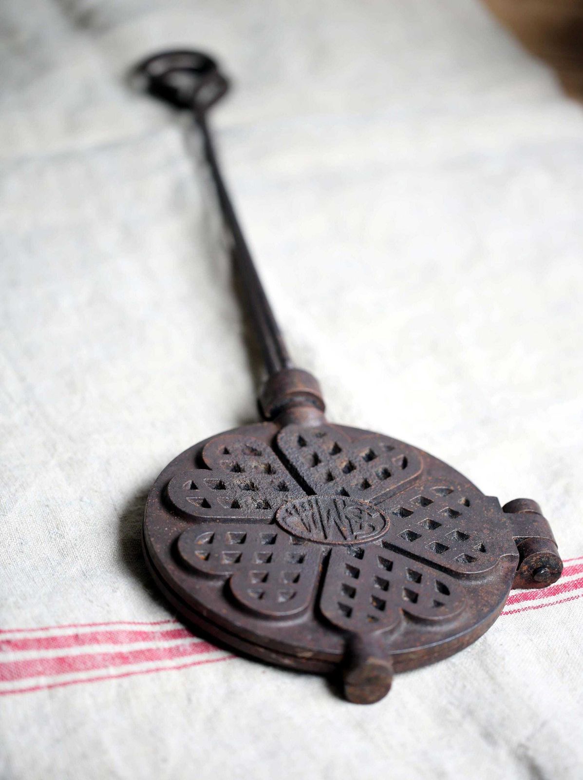 Large Antique Waffle Iron French Primitive With Hearts Black Cast Iron Stove Top Pan photo 114.0