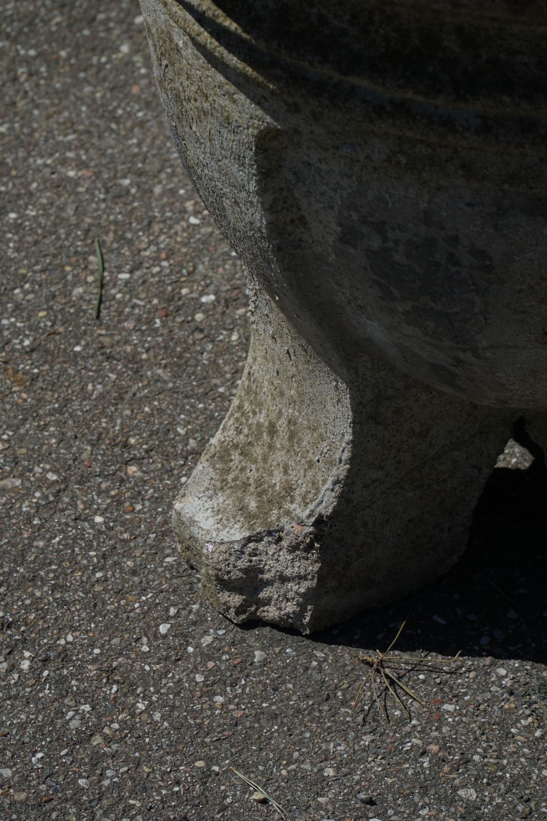 photo vinterior Pair Of French Mid Century Cast Stone Garden Urns / Jardinières, 1950s