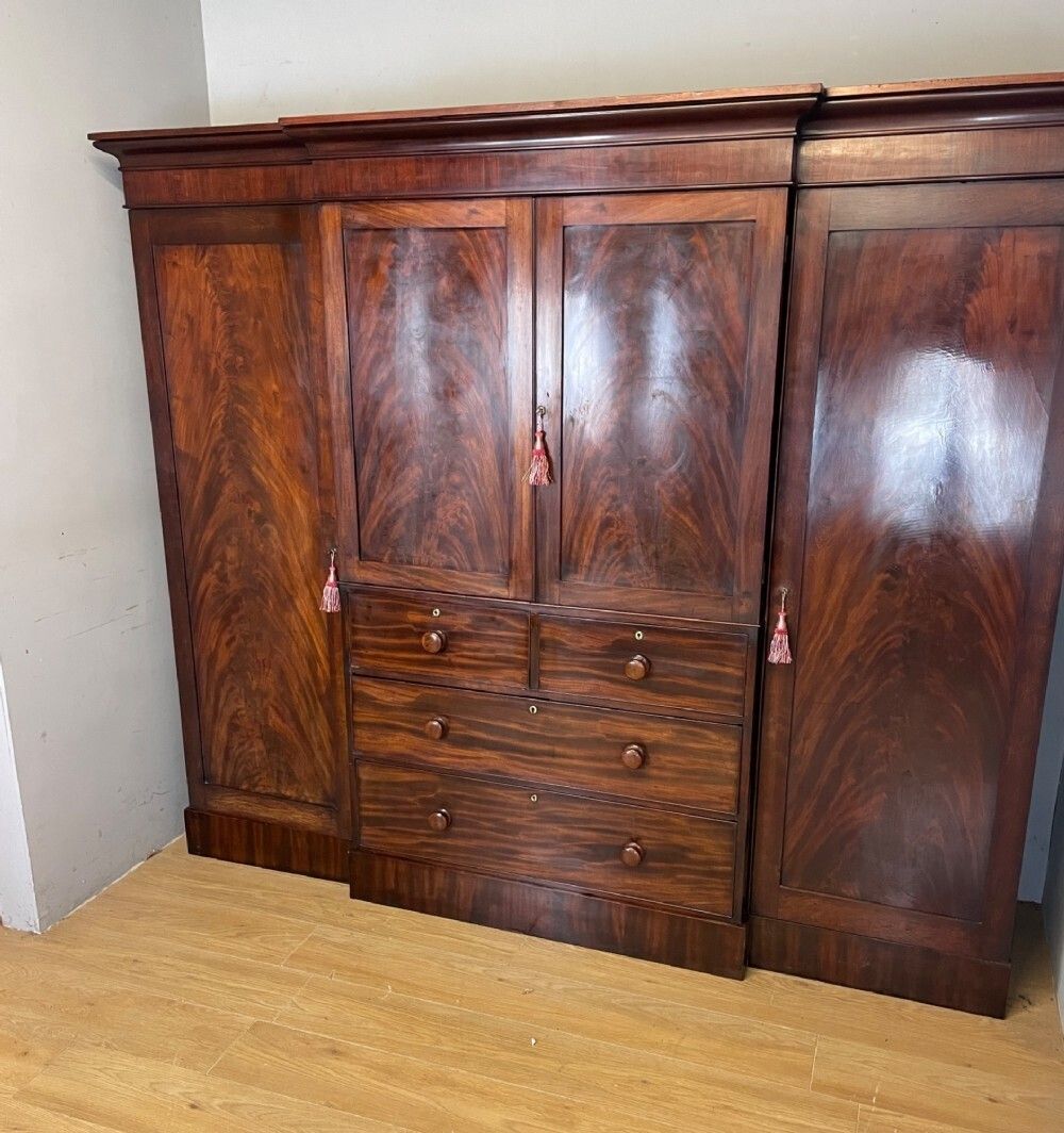 photo vinterior Georgian Country House Flame Mahogany Four Door Wardrobe