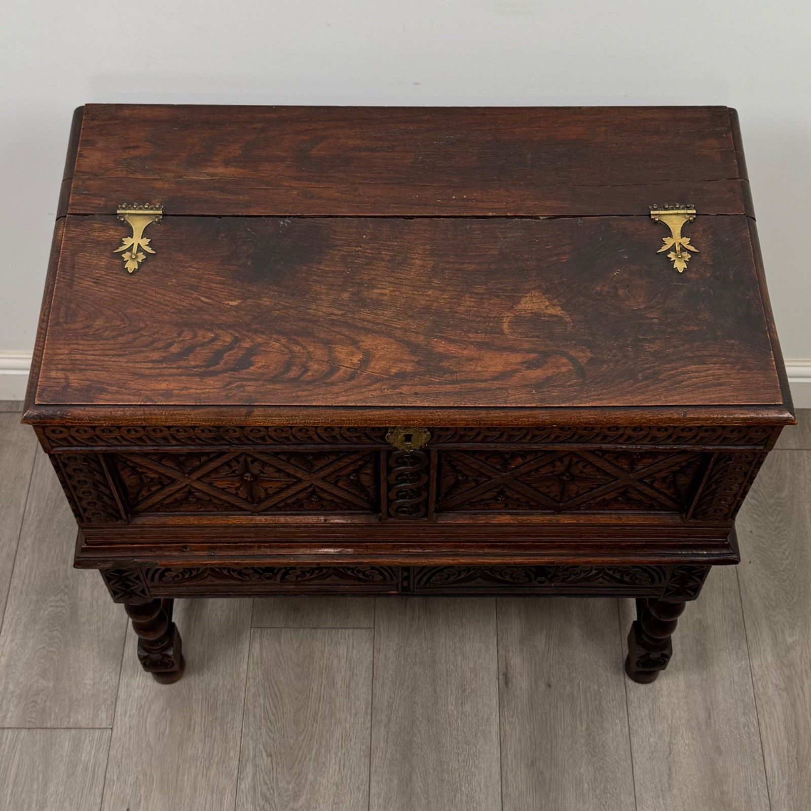 photo furniture Antique 19th Century Carved Victorian Chest On Stand In Oak ( Af 5799 )
