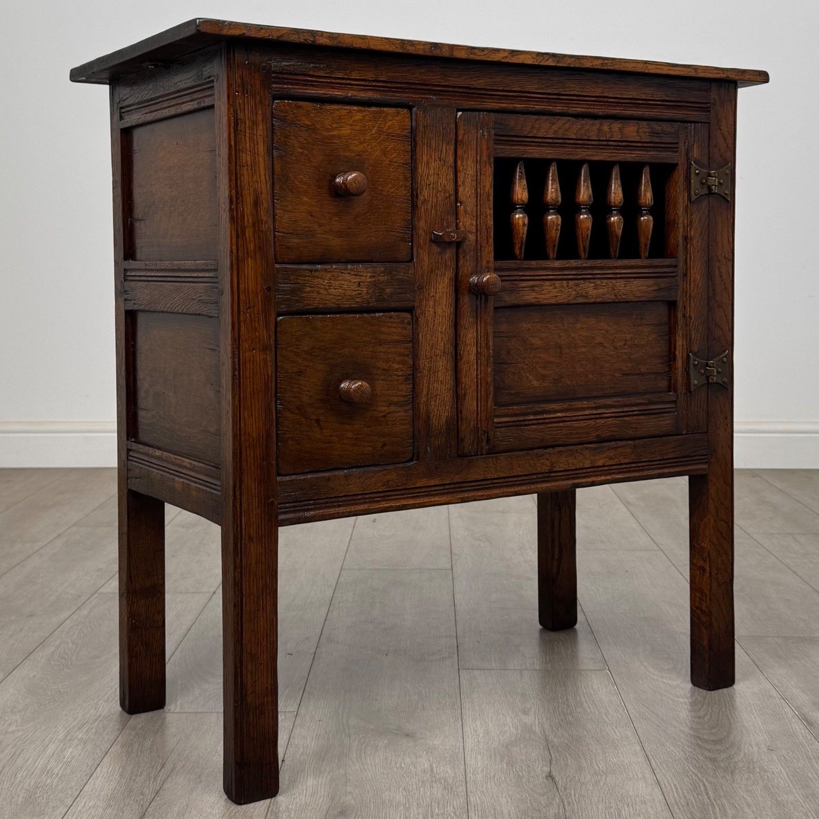 photo furniture Antique 20th Century Small Good Quality Cupboard In Oak ( Af 5758 )