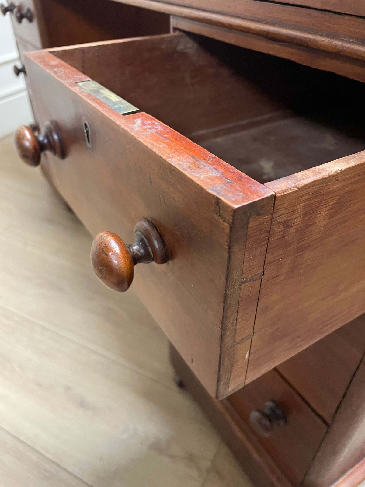 photo vintage Antique Mahogany Victorian Pedestal Desk With Original Leather Top