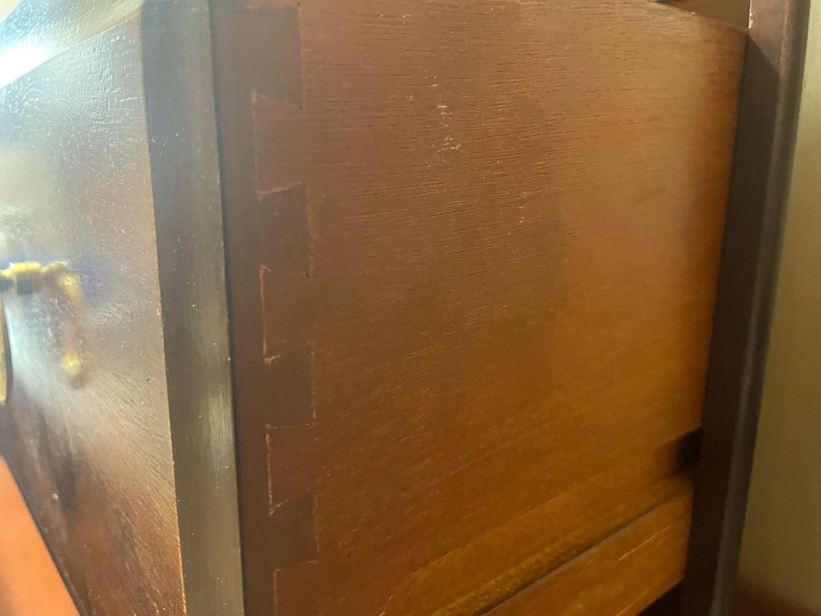 Elegant Vintage Stag Mahogany Veneer 3 Drawer Chest photo vinterior
