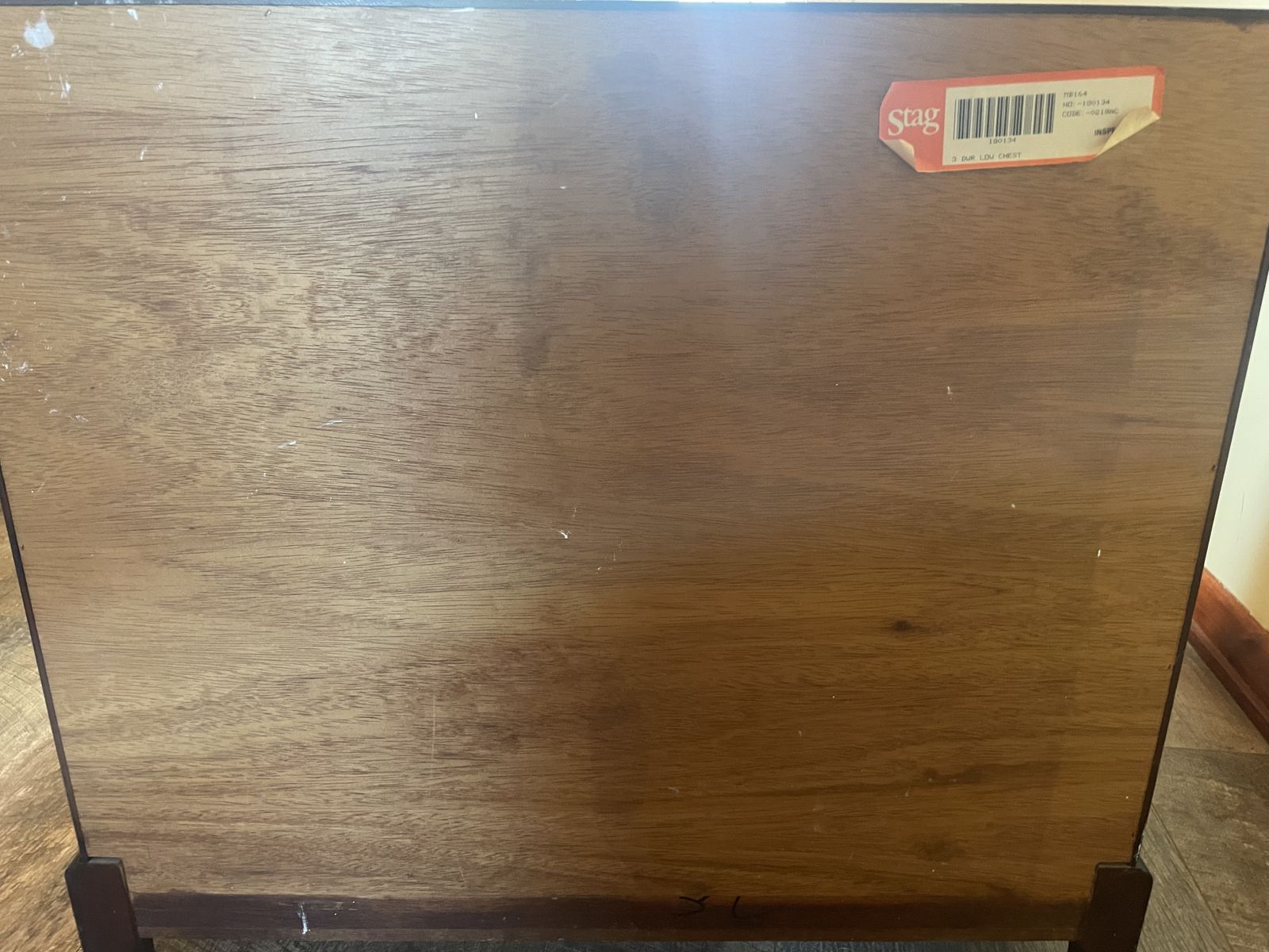 photo furniture Elegant Vintage Stag Mahogany Veneer 3 Drawer Chest