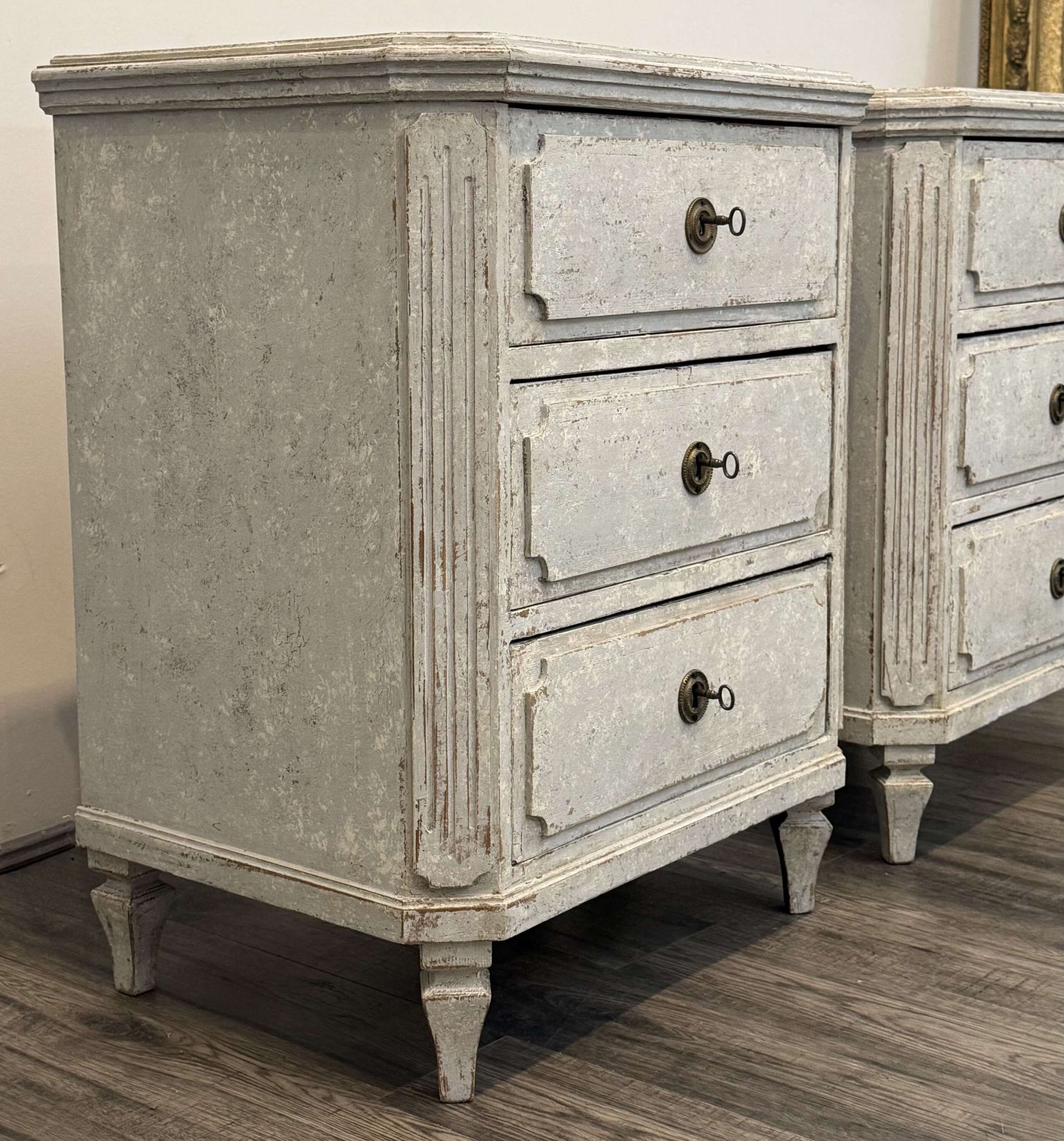 photo vinterior Pair Of 19th Century Swedish Commodes
