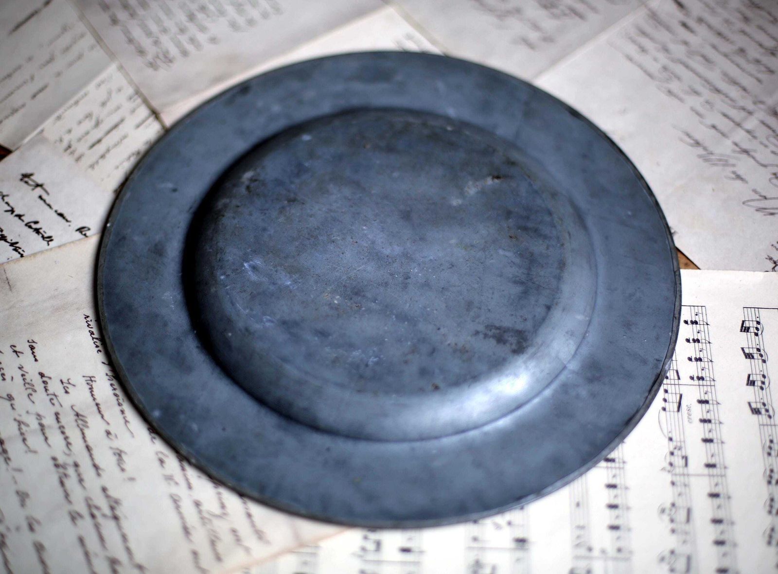 Antique Art Nouveau Pewter Plate Round Arts & Crafts Tray photo vinterior