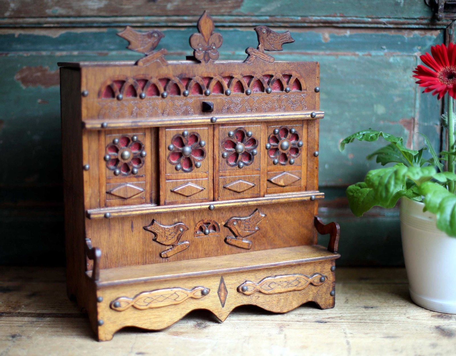 Antique Miniature Breton Bed Box Folk Art Small Carved Tramp Art Lit Clos photo Home Decor