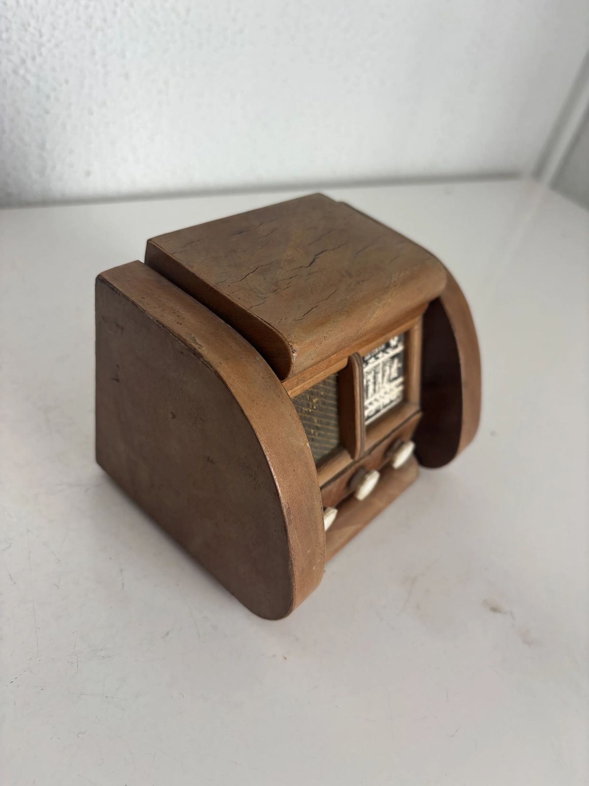 Vintage 1950s Cigarette Dispenser With Radio, Bakelite Wood   12 X 10 Cm photo furniture