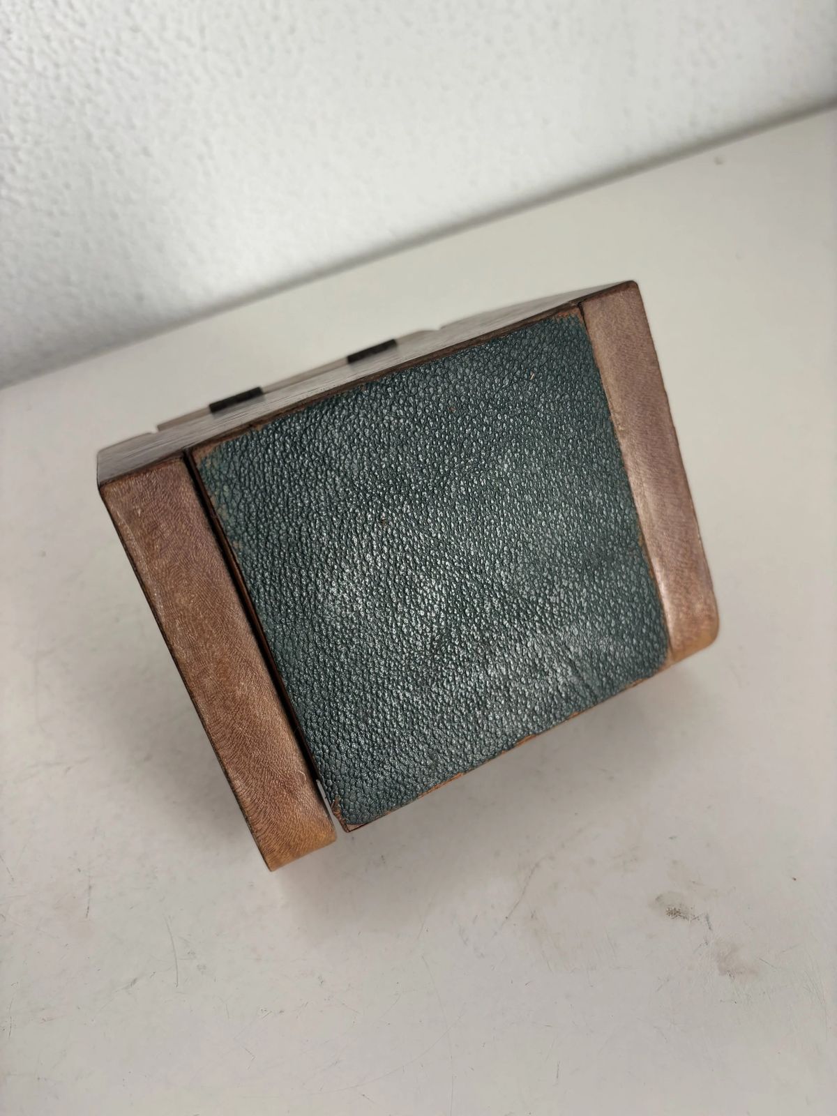 photo for sale Vintage 1950s Cigarette Dispenser With Radio, Bakelite Wood   12 X 10 Cm