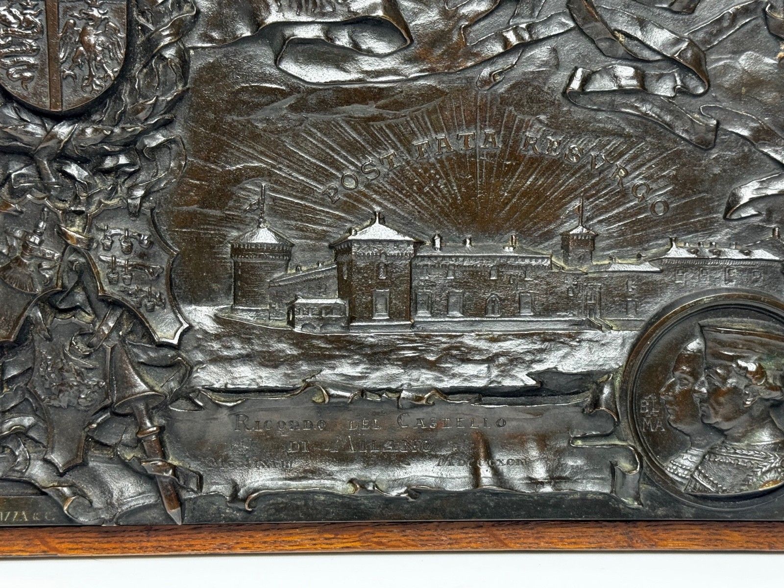 Bronzen sculptuur 19e eeuw Castello Sforzesco Milaan Sforza Visconti heraldiek photo furniture