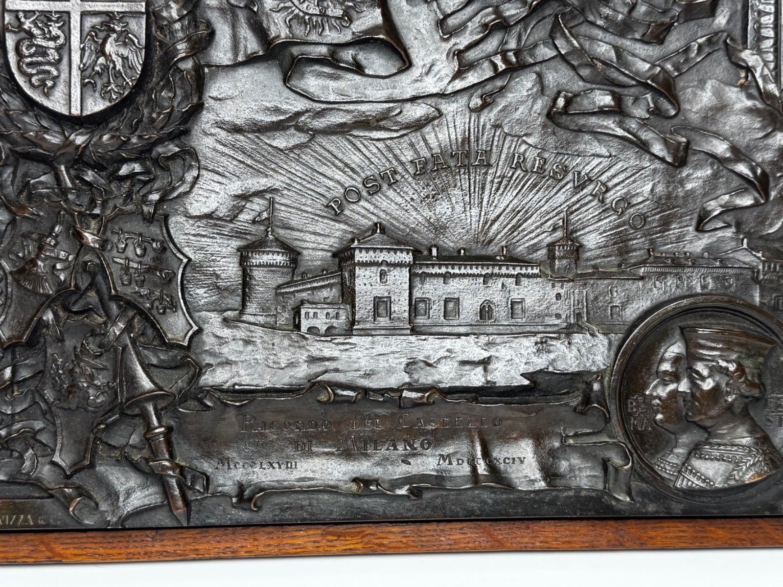 photo furniture Bronzen sculptuur 19e eeuw Castello Sforzesco Milaan Sforza Visconti heraldiek
