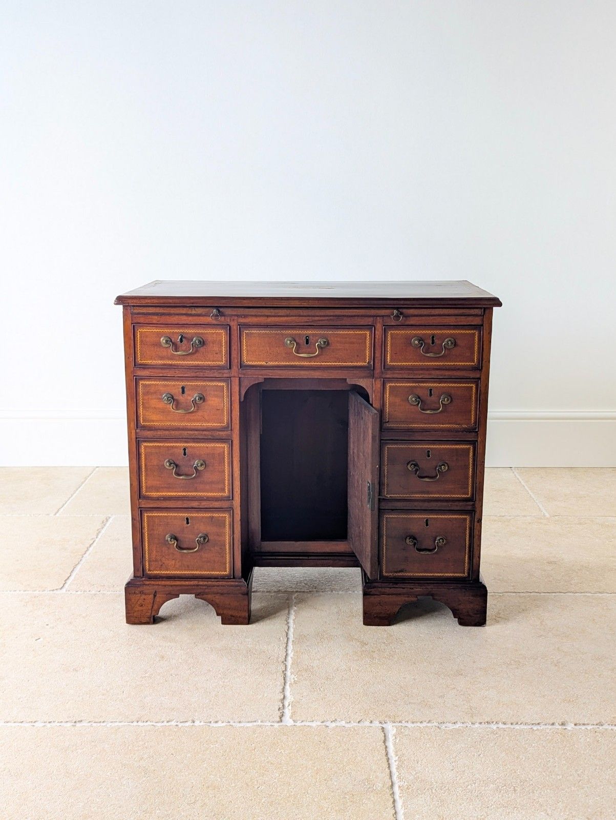 Antique Georgian Sheraton Mahogany Kneehole Desk C.1790 photo 2950.0