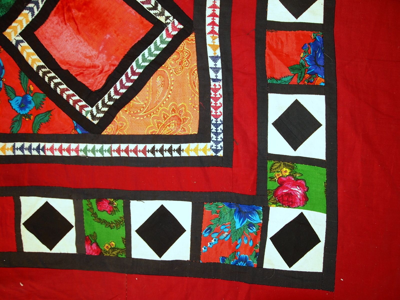 photo for sale Textile patchwork suzani ouzbek vintage fait main, 129 × 227 cm - années 1960