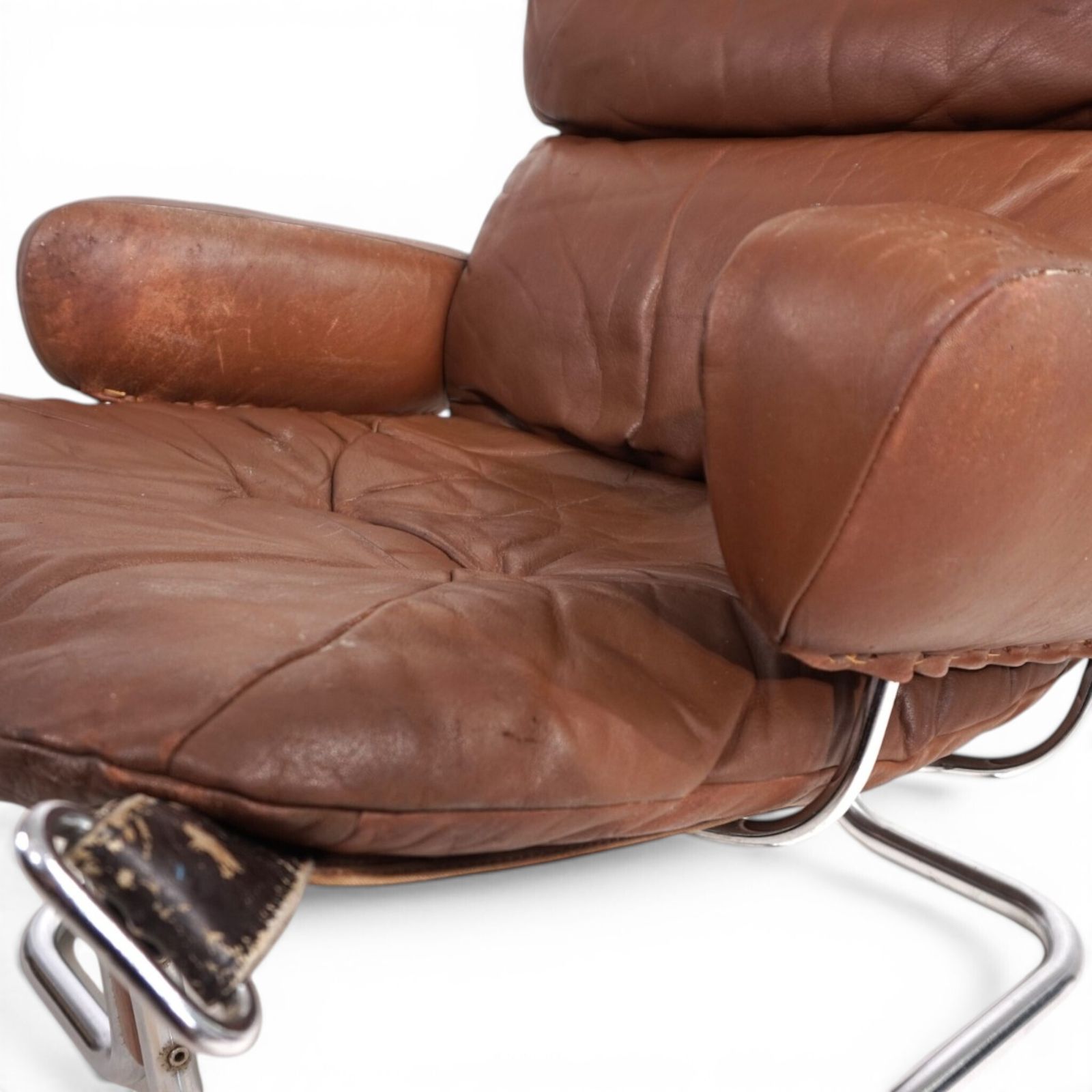photo furniture Westnofa Wing Leather Armchair van Harald Relling, 1970