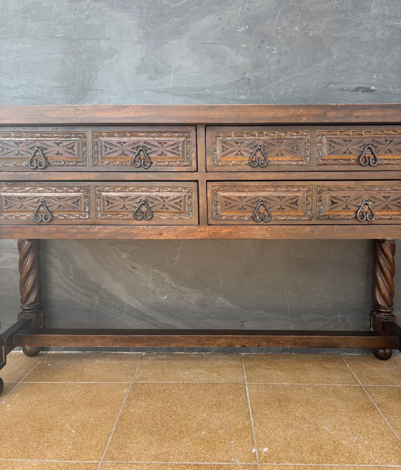Spaanse Renaissance-stijl consoletafel met spiraalvormig gedraaide poten, jaren 1920 photo furniture