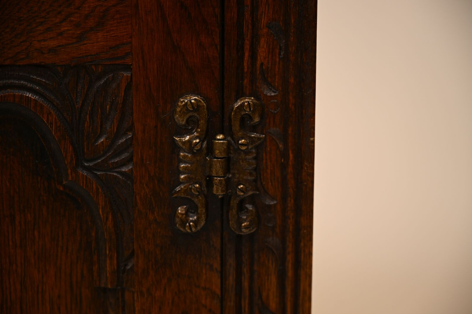 photo vintage Old Charm Wall Unit Bookcase Display Drawers Tudor Brown Free Delivery*