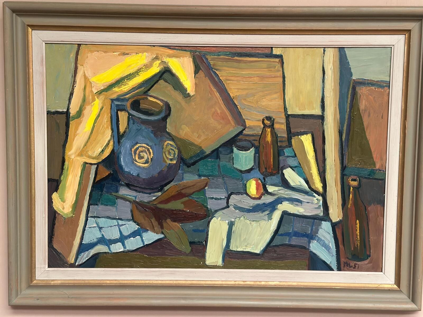 Original Swedish Oil On Panel – “Still Life With Jug And Bottles” By Martin Lindberg – 1951 – Vintage & Framed – 79 × 109 Cm (31.1" × 42.9") photo vinterior