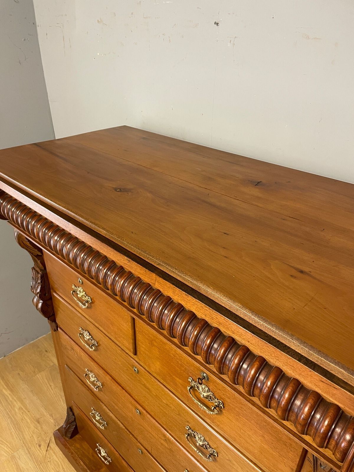 photo vinterior C19th Superb Quality Rare Country House Walnut Scottish Chest Of Drawers