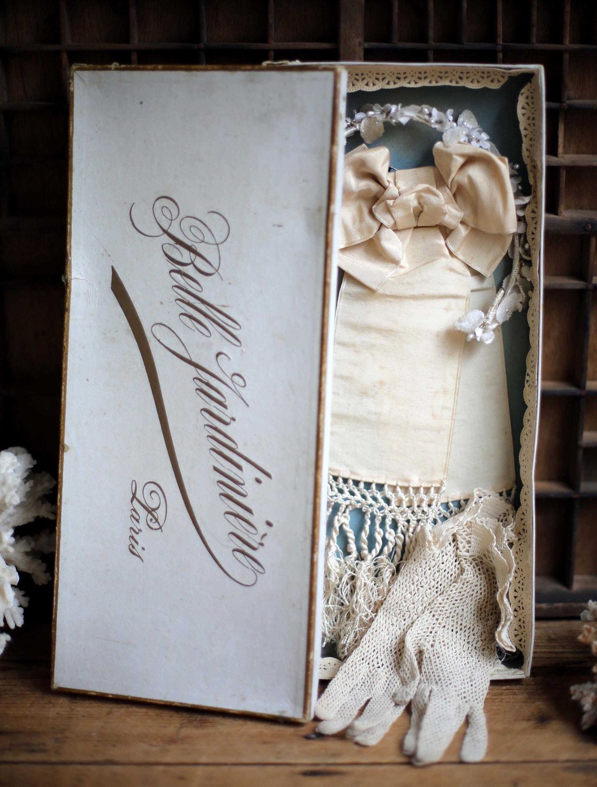 Antique First Holy Communion Set From Belle Jardiniere Paris Box French Advertising photo vinterior