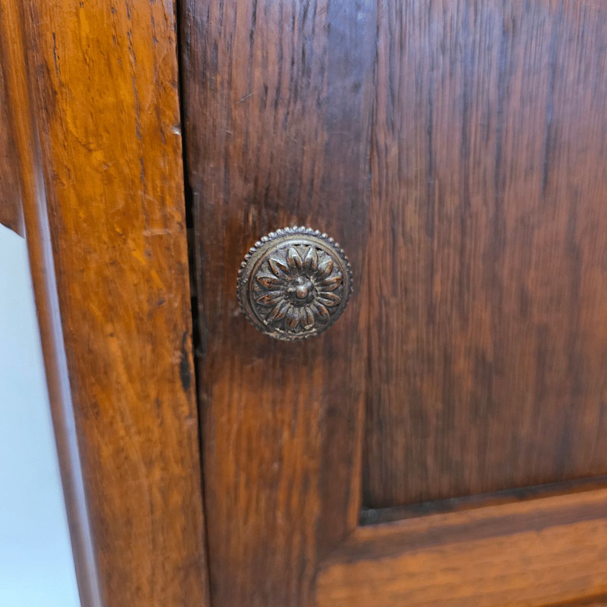 Franse Arts and Crafts eiken kast, begin 1900s photo Meubels