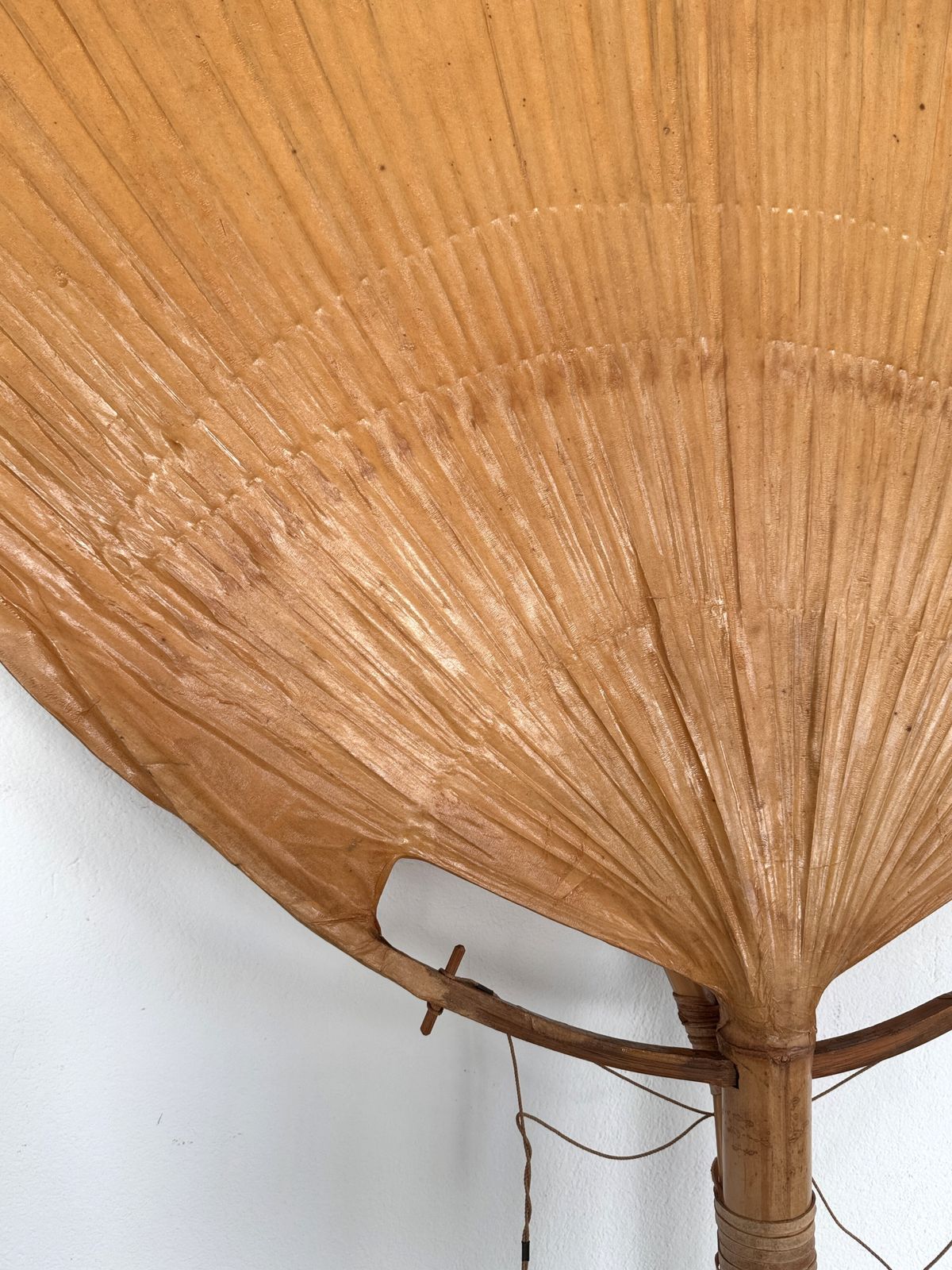 photo furniture Organic Large Floor Lamp "Uchiwa I" By Ingo Maurer, 1974