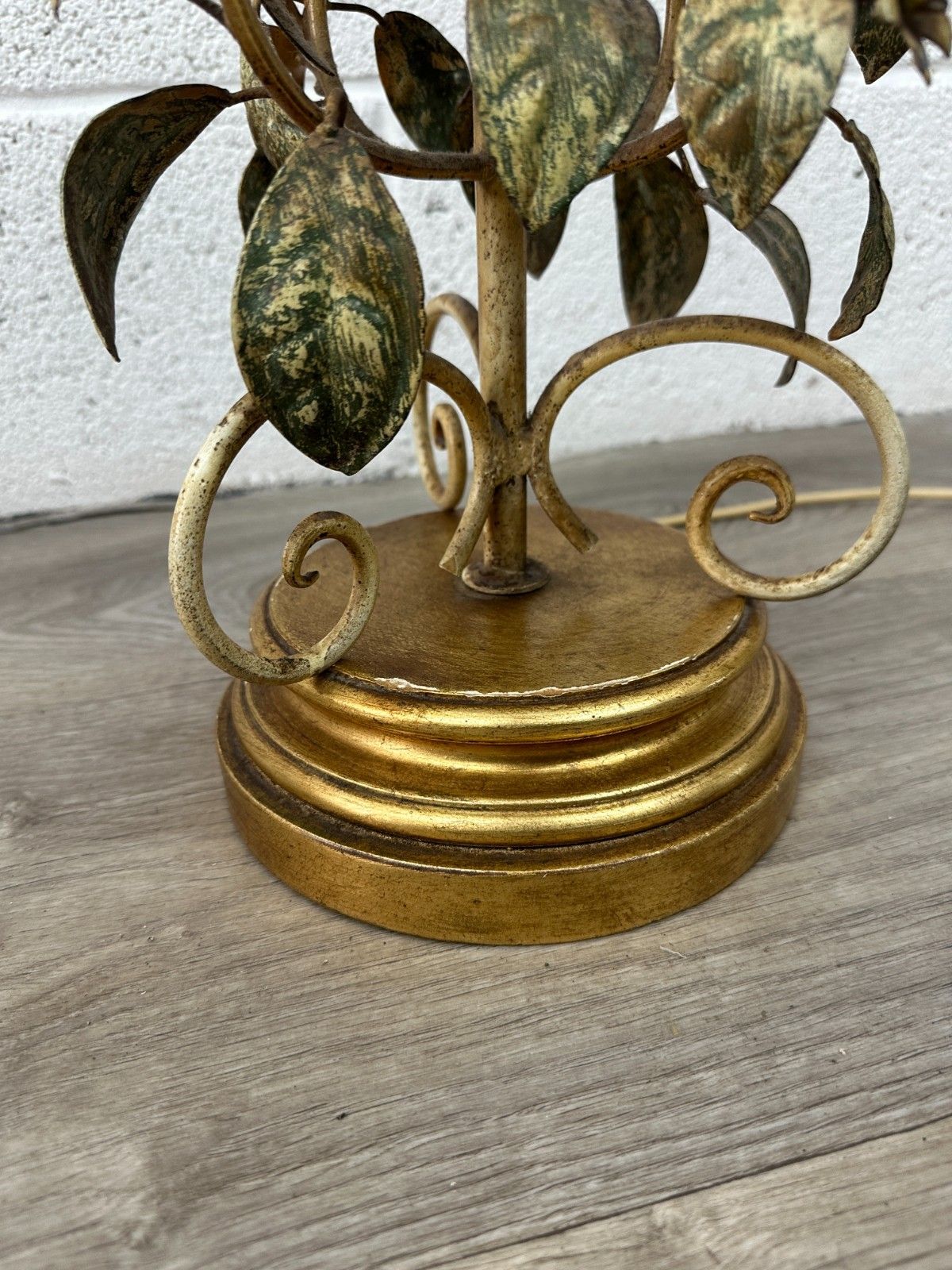 Vintage Italian Tole Floral Leaf Table Lamp W/ Gilt Base Metal Mid Century Mcm photo for sale