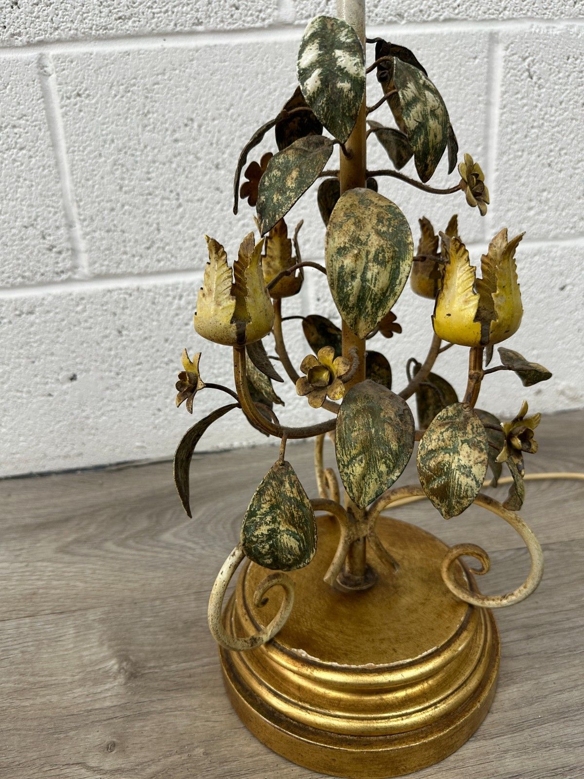 Vintage Italian Tole Floral Leaf Table Lamp W/ Gilt Base Metal Mid Century Mcm photo Lighting