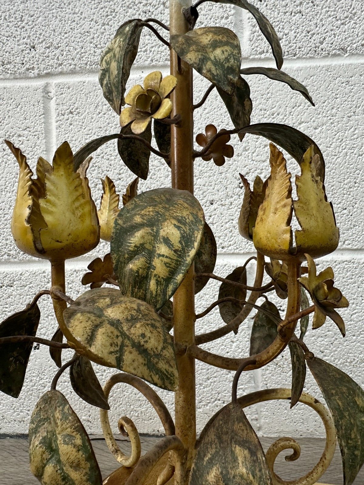 Vintage Italian Tole Floral Leaf Table Lamp W/ Gilt Base Metal Mid Century Mcm photo vintage