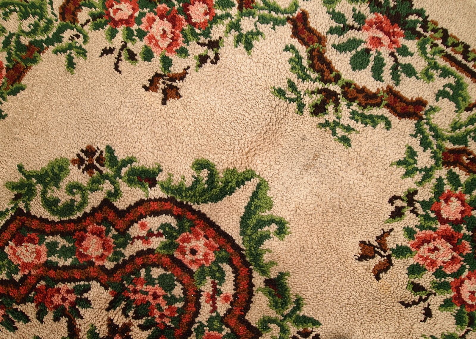 Vintage Belgian Savonnerie Wool Rug With Floral Medallion — 6'5" × 9'8" — 1960s photo 1000.0