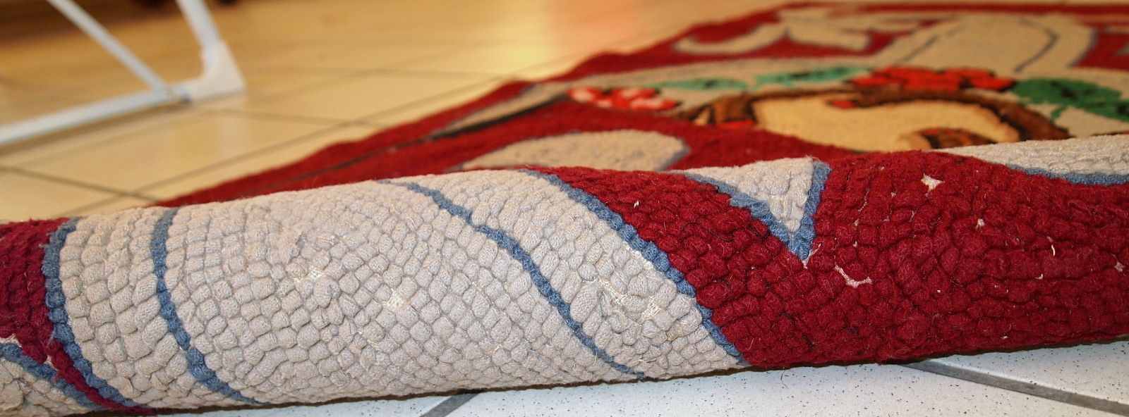 380.0 Met de hand gemaakt antiek Amerikaans gehaakte wollen vloerkleed — 67 × 135 cm — ca. jaren 1930 photo