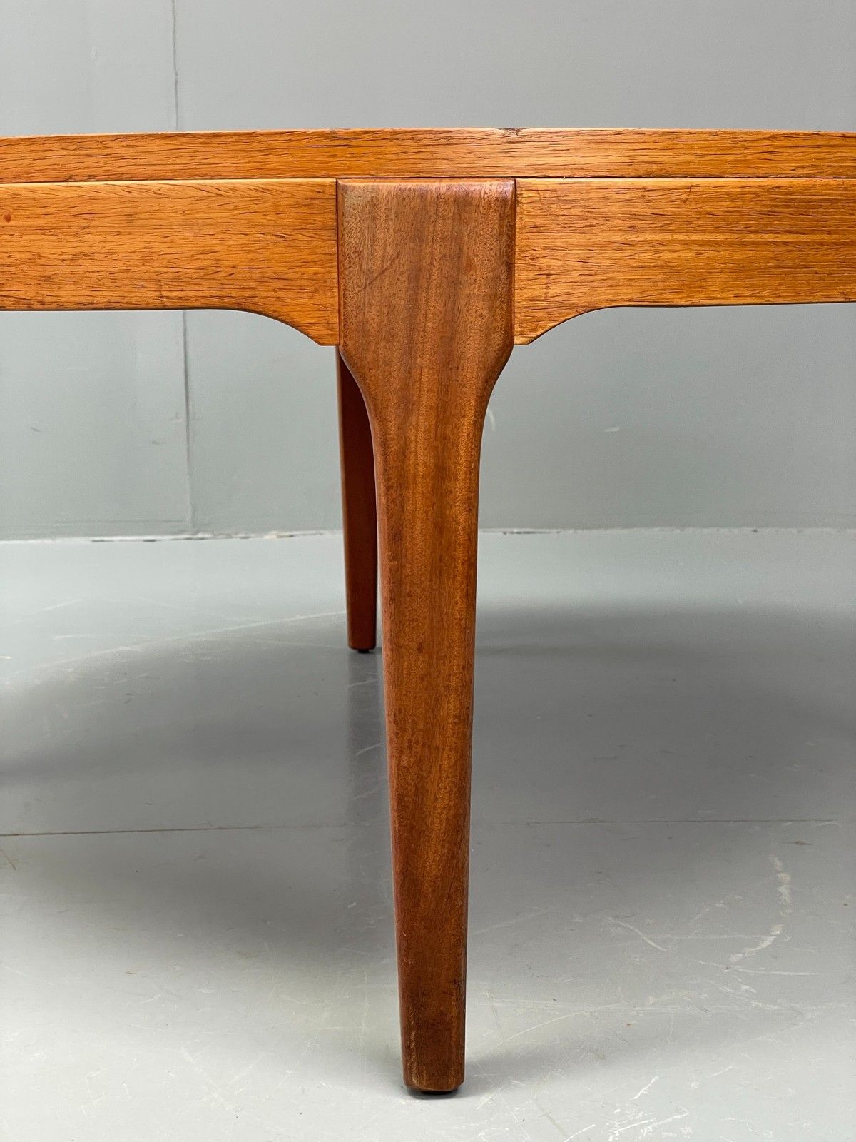 photo vinterior Vintage Circular Coffee Table By Stonehill 1960s Retro Teak Quartered Eb12200