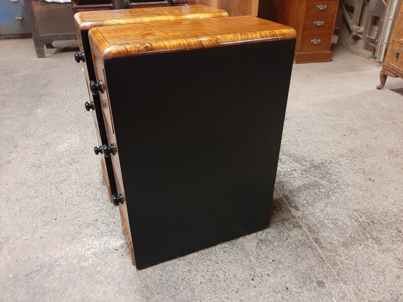 Lovely Pair Of Art Deco Walnut Bedside Cabinets In Very Good Condition photo Furniture