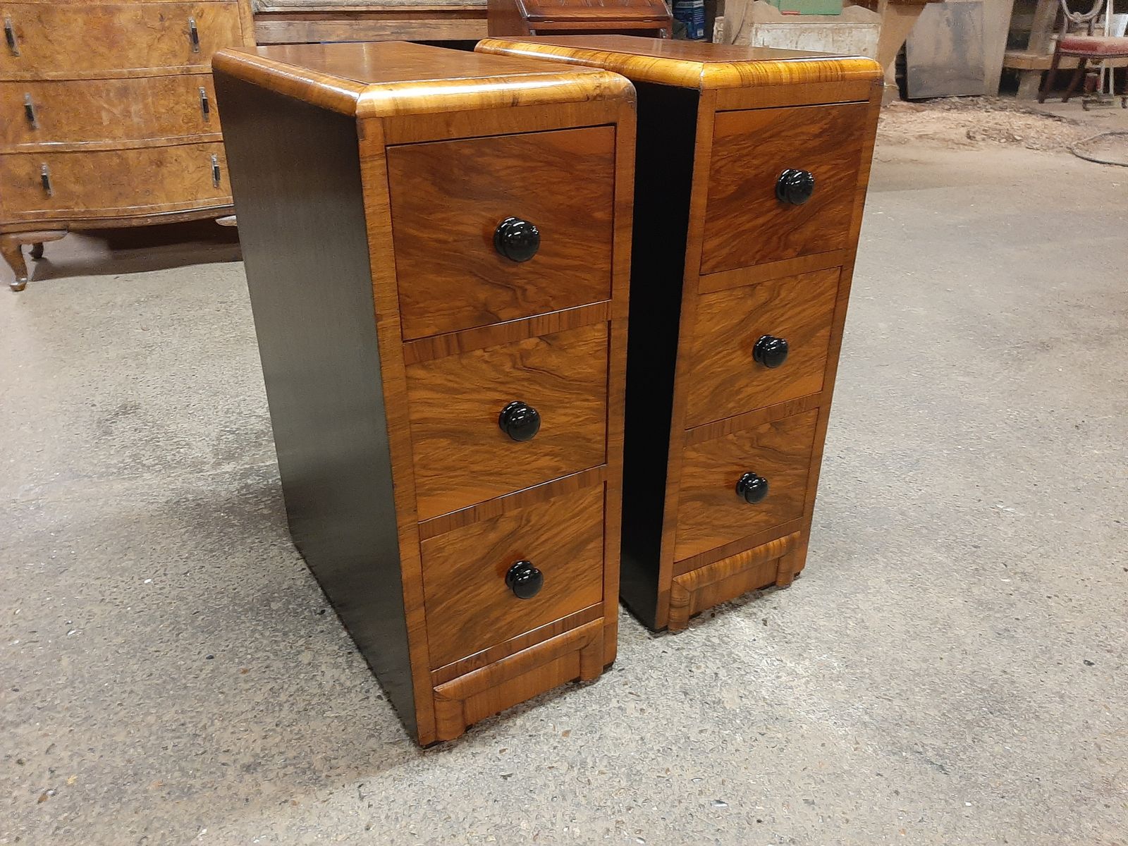 Lovely Pair Of Art Deco Walnut Bedside Cabinets In Very Good Condition photo for sale