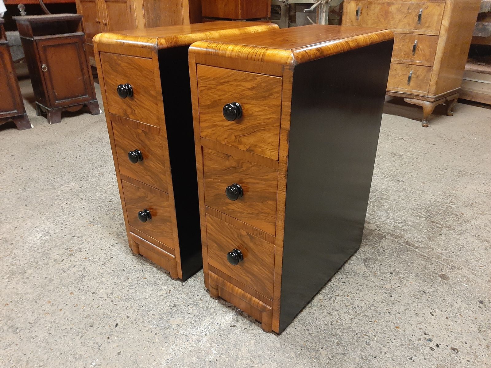 Lovely Pair Of Art Deco Walnut Bedside Cabinets In Very Good Condition photo 575.0
